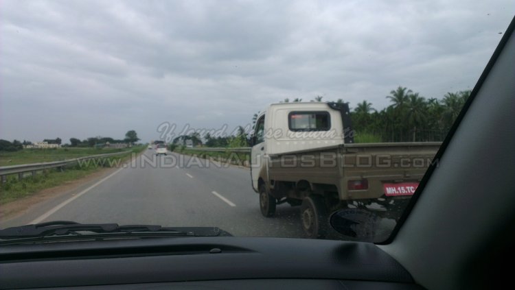 Mahindra Maxximo facelift IAB spyshot rear three quarter