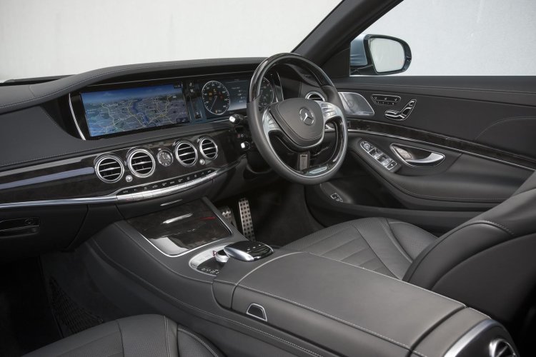 Mercedes S500 Plug-in Hybrid dashboard