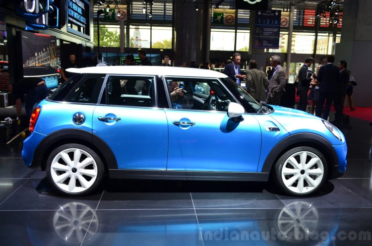 Mini 5 door at the 2014 Paris Motor Show