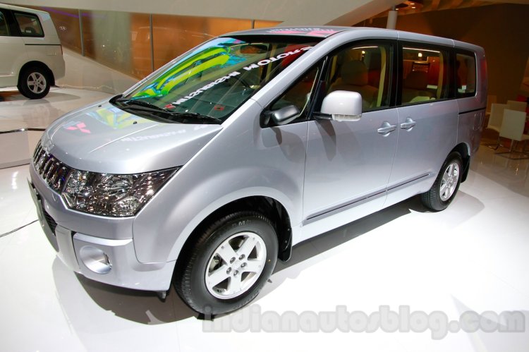 Mitsubishi Delica at the 2014 Indonesia International Motor Show front quarter
