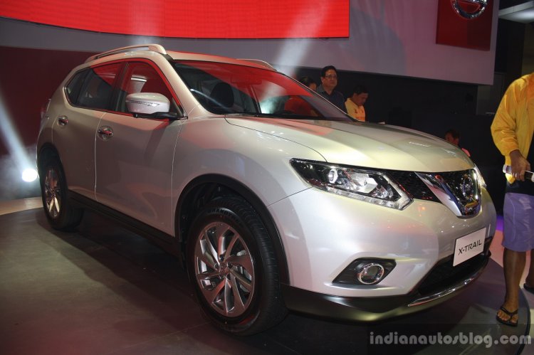 New Nissan X-Trail front right three quarter at CAMPI 2014