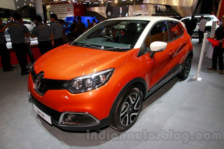 Renault Captur at the 2014 Indonesia International Motor Show front quarter