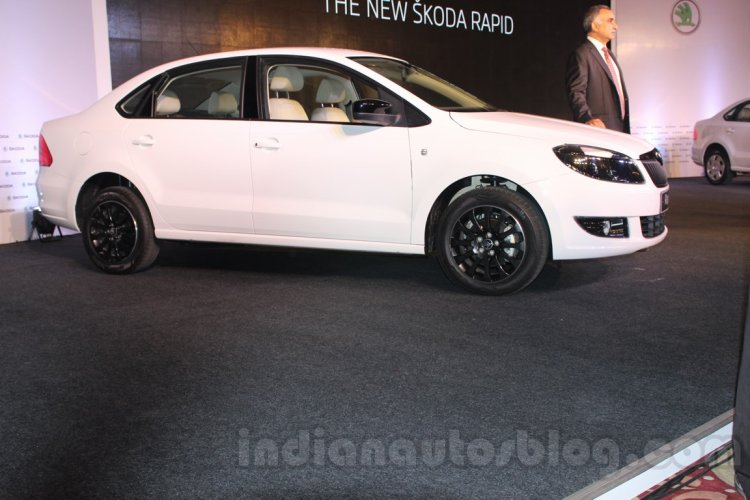 Skoda Rapid facelift Elegance Black Package side