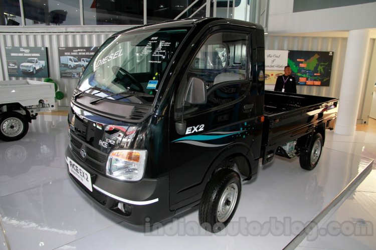 Tata Ace EX2 at the 2014 Indonesia International Motor Show front quarter