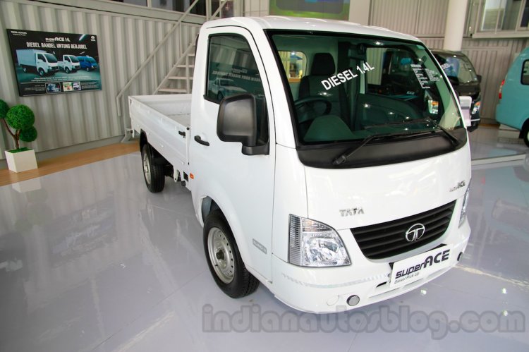 Tata Super Ace at the 2014 Indonesia International Motor Show front quarter