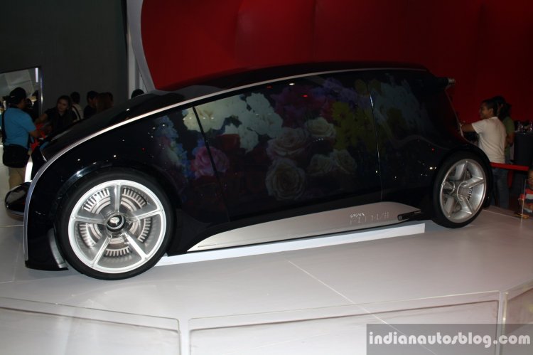 Toyota FUN VII frong three quarter Concept at CAMPI 2014