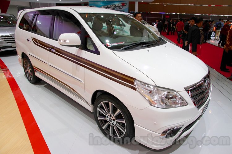 Toyota Innova special edition front three quarters left at the 2014 Indonesia International Motor Show