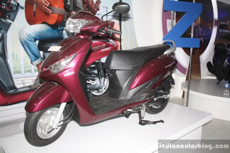 Yamaha Cygnus Alpha front three quarter at the 2014 Nepal Auto Show