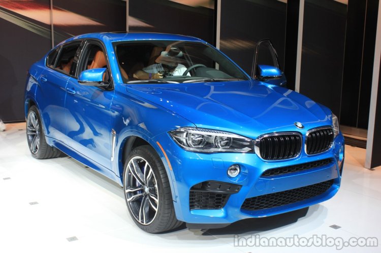 2015 BMW X6 M front three quarters at the 2014 Los Angeles Auto Show