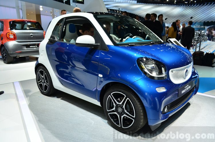 2015 Smart ForTwo dual-tone front three quarter at 2014 Paris Motor Show