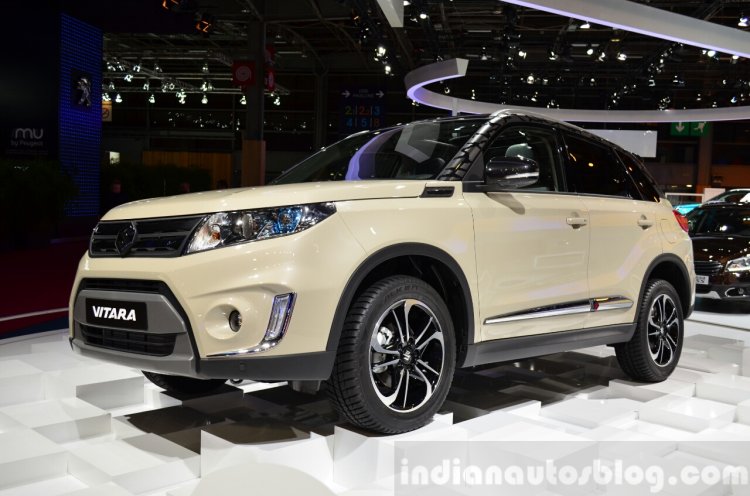 2015 Suzuki Vitara front three quarter at the 2014 Paris Motor Show