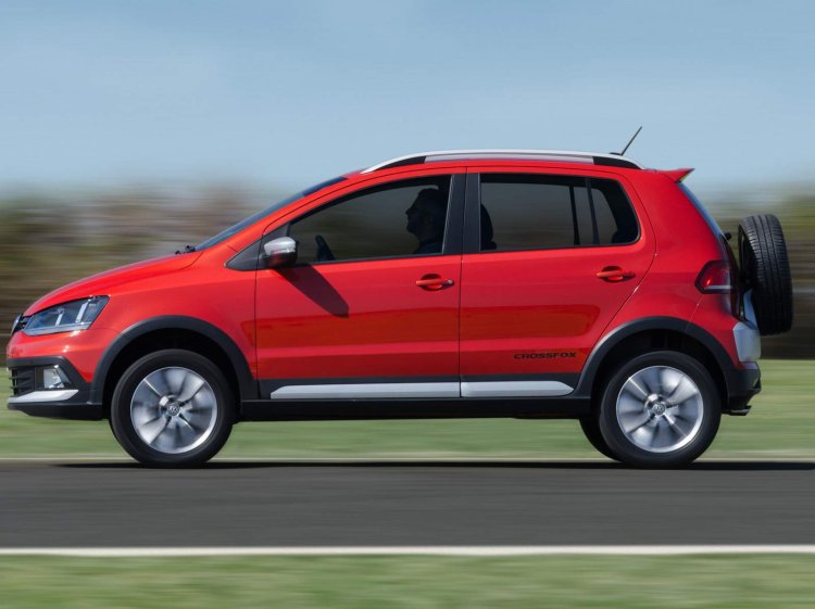 2015 VW CrossFox side