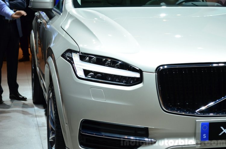 2015 Volvo XC90 LED DRL at the 2014 Paris Motor Show