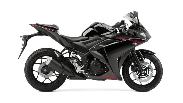 2015 Yamaha YZF-R3 Midnight Black side