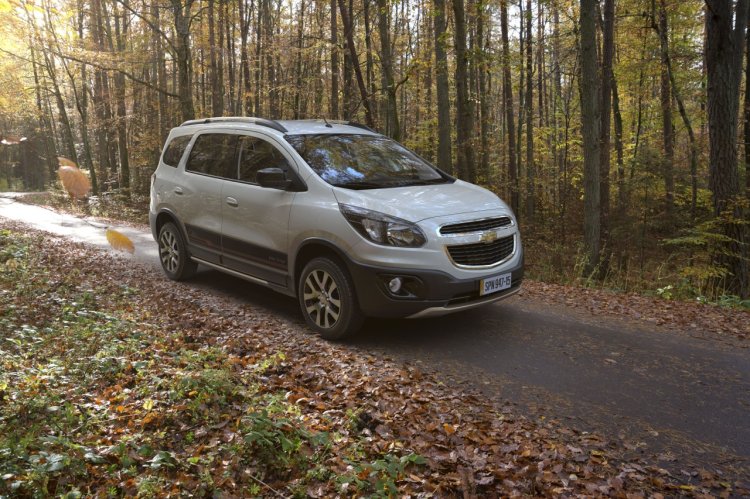 Chevrolet Spin Activ for Brazil front three quarters