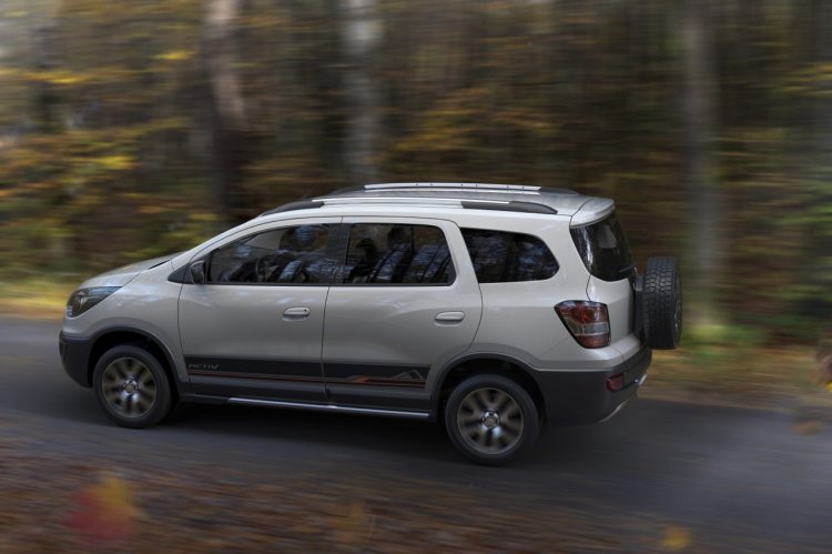 Chevrolet Spin Activ for Brazil side