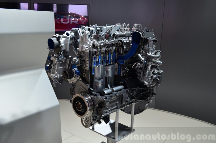 Jaguar Land Rover Ingenium engine family showcased at Paris