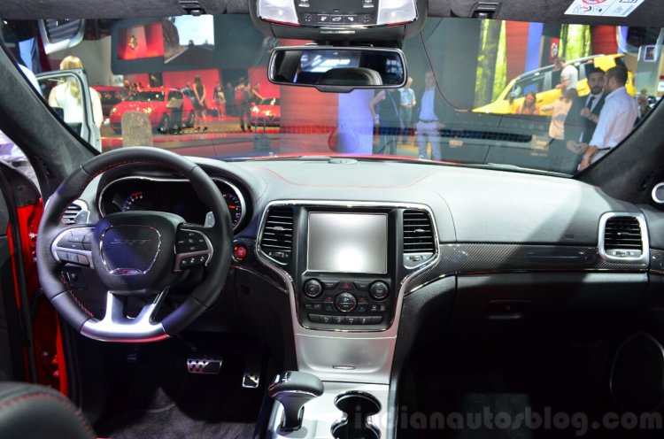 Jeep Grand Cherokee SRT Red Vapor dashboard at the 2014 Paris Motor Show