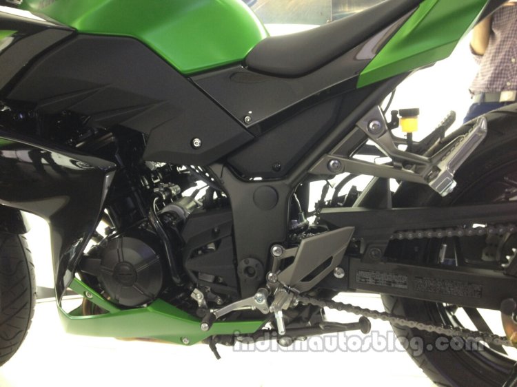 Kawasaki Z250 chain from the India launch