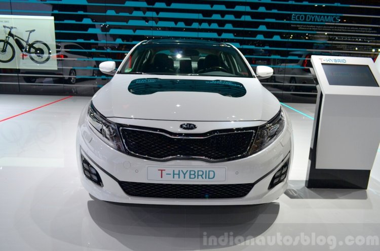 Kia Optima T-Hybrid front at the 2014 Paris Motor Show