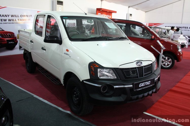 Mahindra Genio front three quarter at the 2014 Colombo Motor Show Sri Lanka