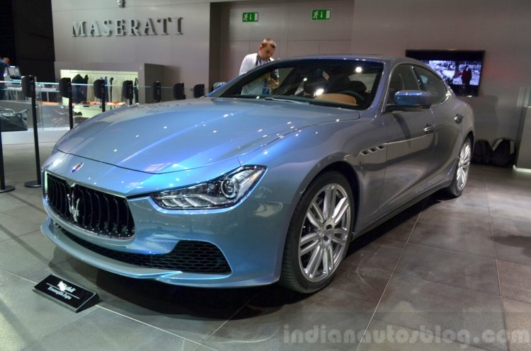 Maserati Ghibli Ermenegildo Zegna Edition front three quarter at the 2014 Paris Motor Show