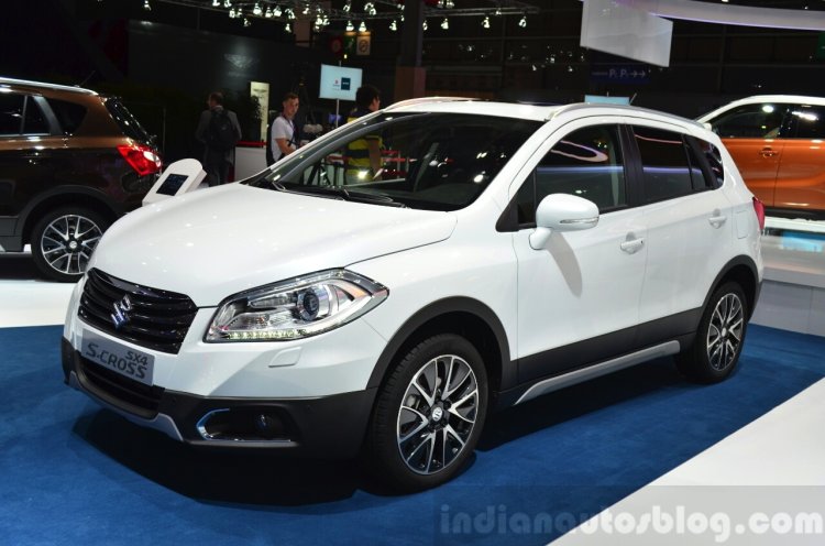 Suzuki SX4 S-Cross front three quarters at the 2014 Paris Motor Show