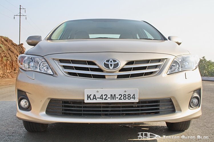 2011 Toyota Corolla Altis front view facelift