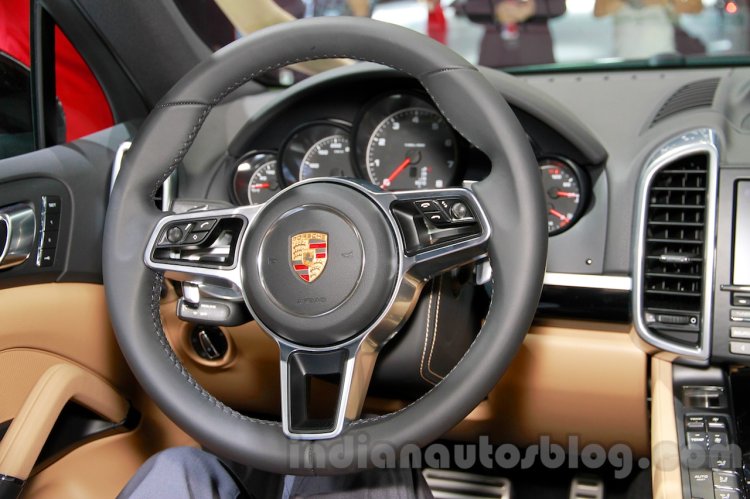 2015 Porsche Cayenne Facelift steering at the 2014 Guangzhou Auto Show