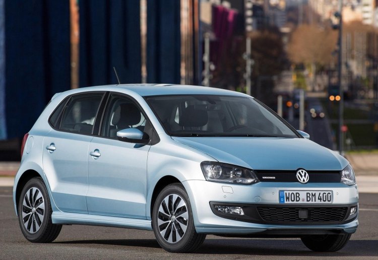 2015 VW Polo BlueMotion front three quarter