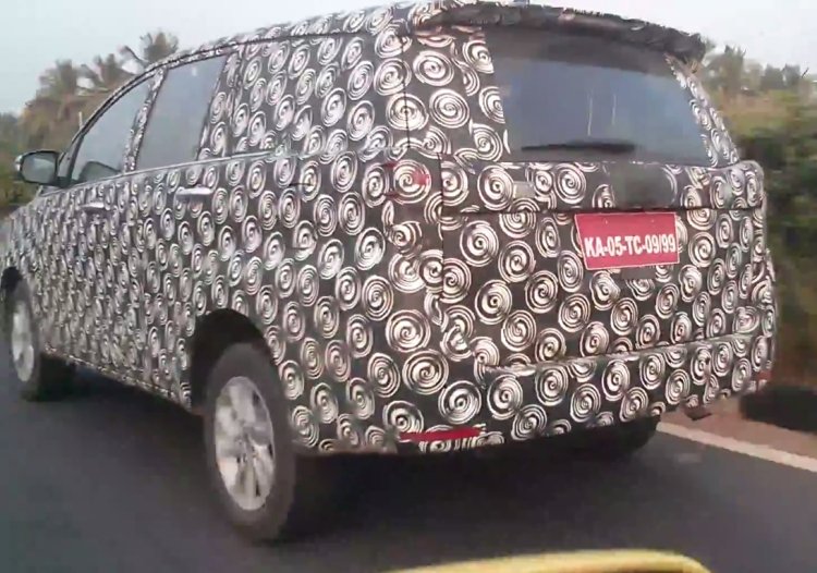 2016 Toyota Innova spied rear end