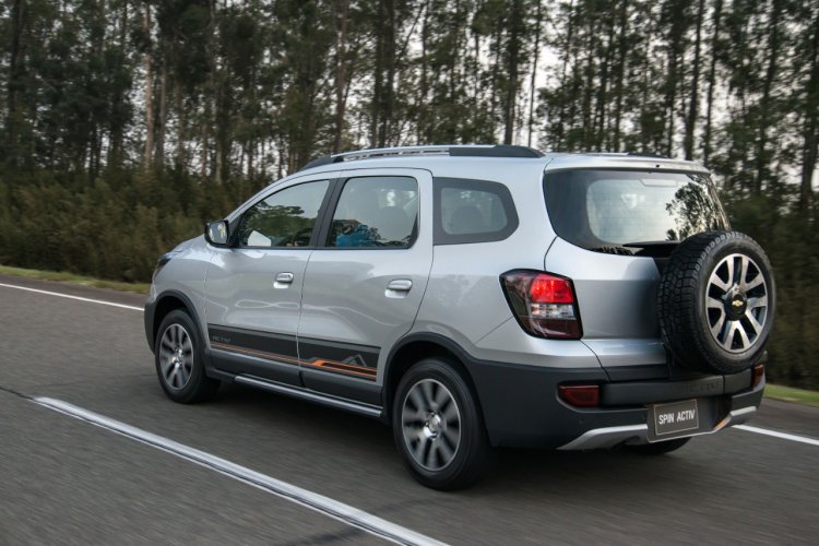 Chevrolet Spin Activ rear quarter