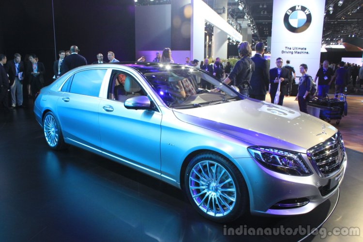 Mercedes-Maybach S600 front three quarter at the 2014 Los Angeles Auto Show