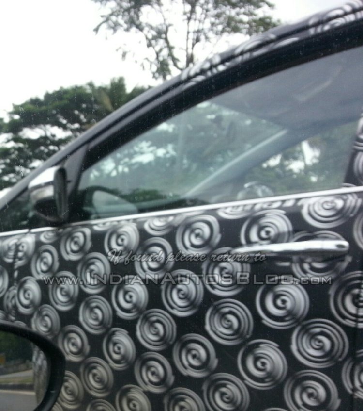 Spied 2016 Toyota Innova dash