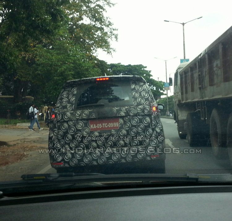 Spied 2016 Toyota Innova rear end