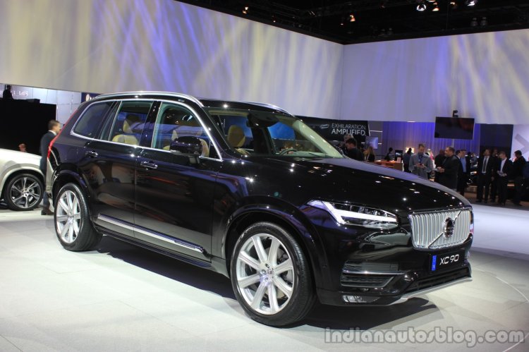 Volvo XC90 T8 front three quarters left at the 2014 LA Auto Show