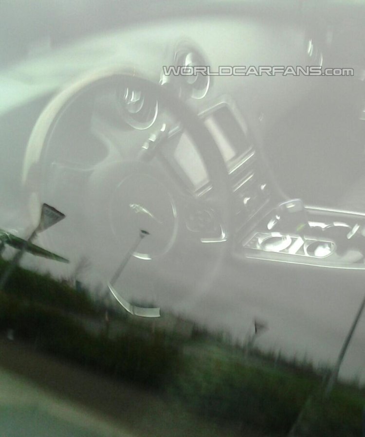 2015 Jaguar XJ facelift interior spyshot