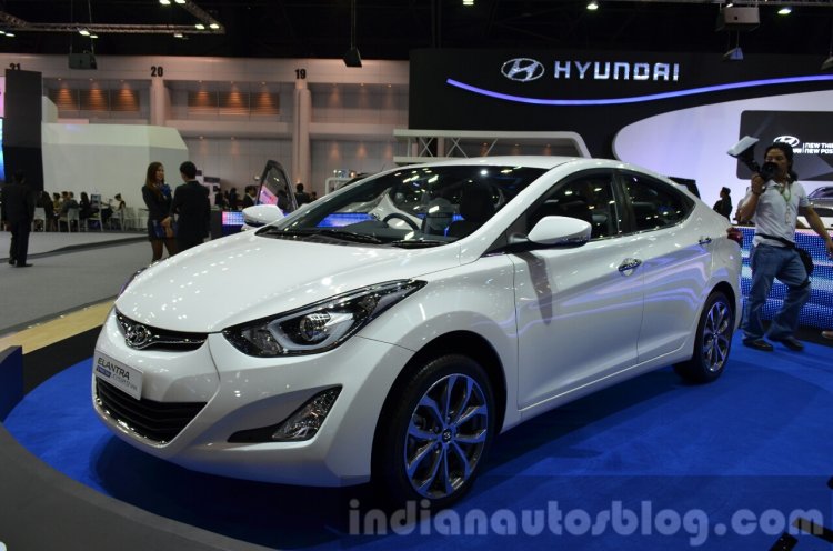 Hyundai Elantra facelift front three quarter at the 2014 Thailand International Motor Expo