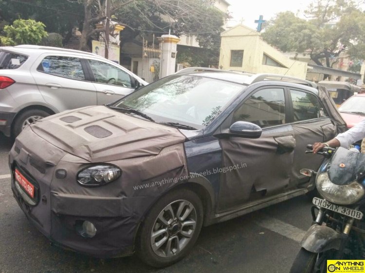 Spied Hyundai Elite i20 Cross front quarter