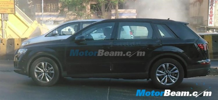 2016 Audi Q7 spied side India