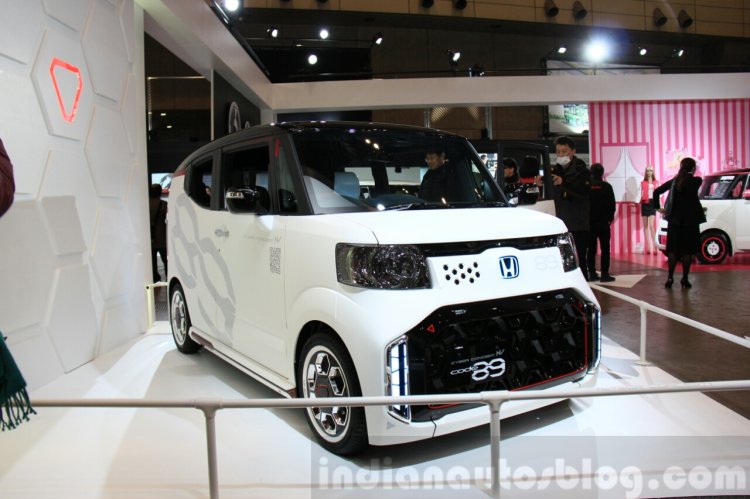 Honda N-Box Slash Cyber Concept front quarter at the 2015 Tokyo Auto Salon