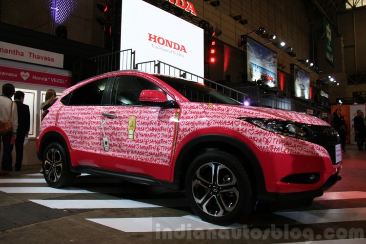 Honda Vezel Samantha Thavasa Edition front quarter at the 2015 Tokyo Auto Salon