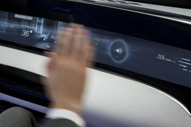 Mercedes-Benz F 015 Luxury in Motion concept dashboard