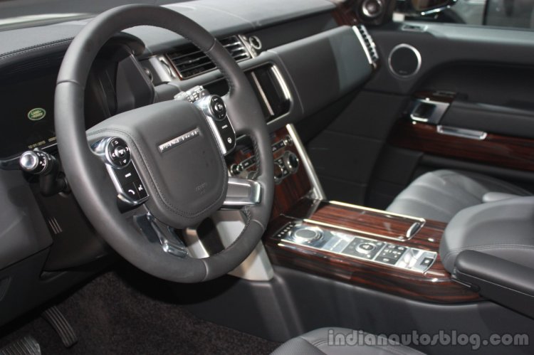 Range Rover interior at the 2015 Detroit Auto Show