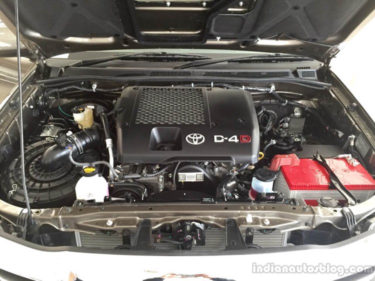 Toyota Fortuner 3L 4x4 AT engine