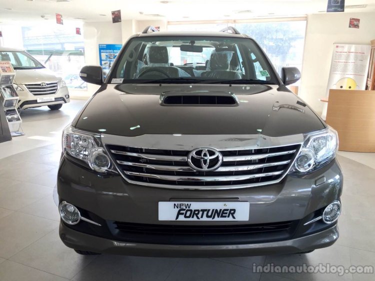 Toyota Fortuner 3L 4x4 AT front