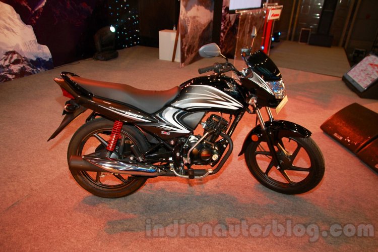 2015 Honda Dream Yuga side profile