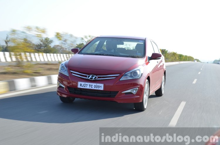 2015 Hyundai Verna petrol facelift tracking