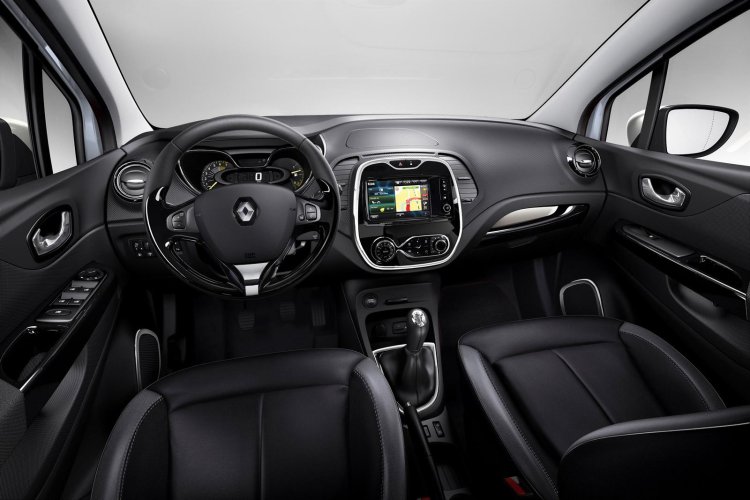 2015 Renault Captur Pure edition press shot dashboard