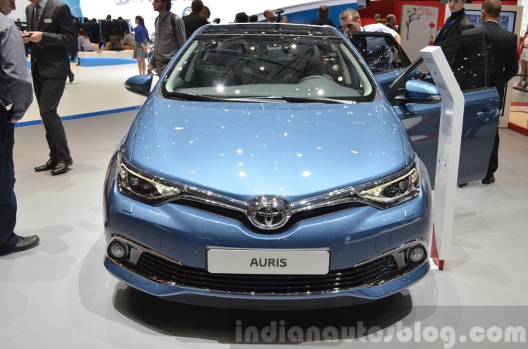 2015 Toyota Auris front view at the 2015 Geneva Motor Show